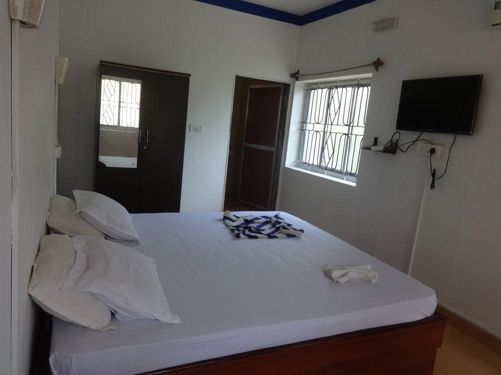 Hotel Shiva Ashvem Ashvem Beach ภายนอก รูปภาพ