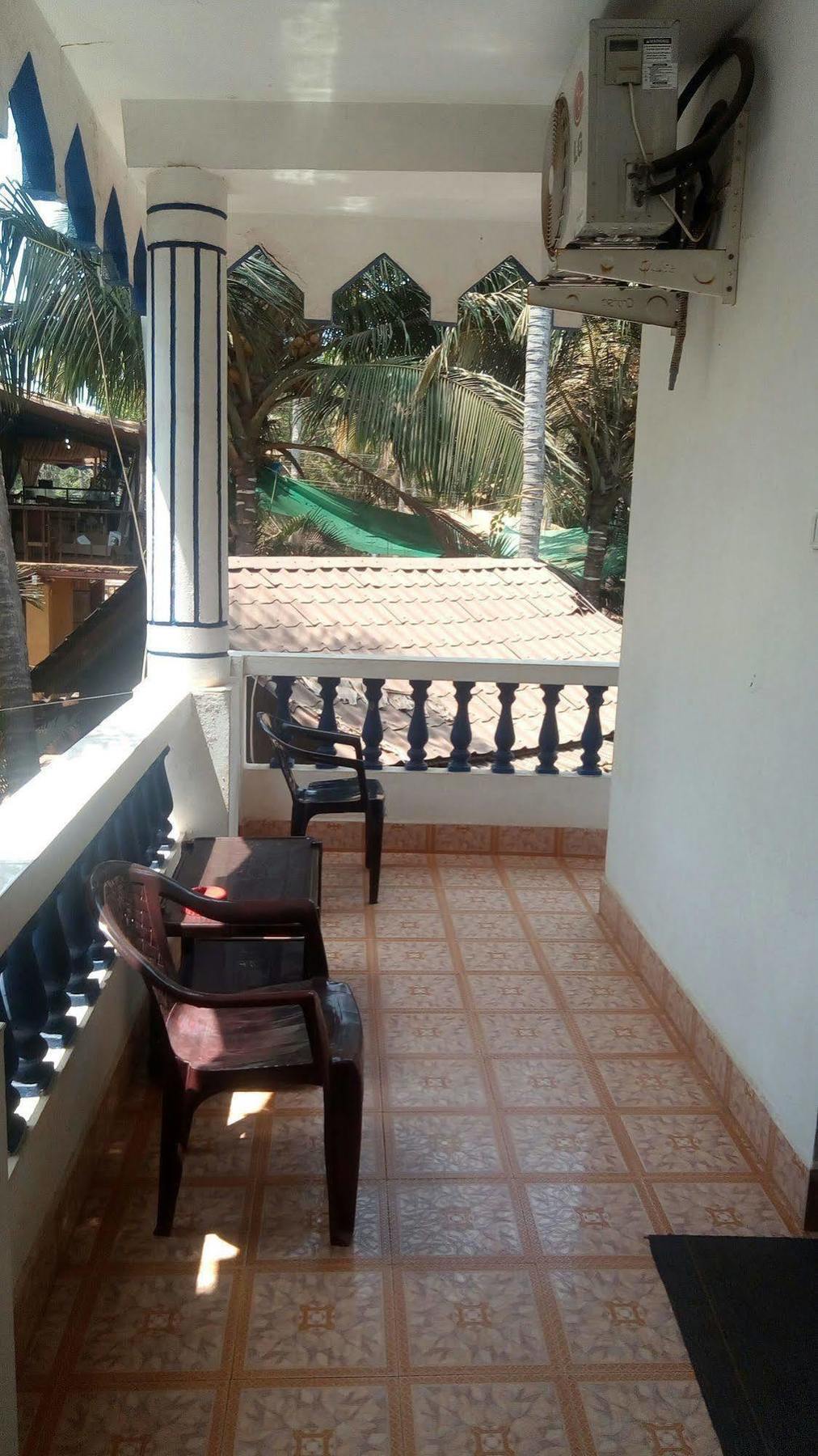 Hotel Shiva Ashvem Ashvem Beach ภายนอก รูปภาพ